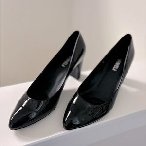 Vaneli black patent rounded point pumps. Heel height 2.75”. Size 9W.